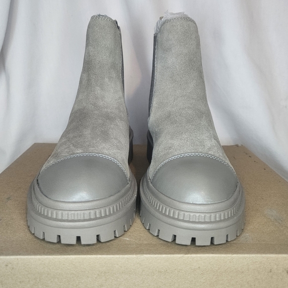 Steve Madden Mayslie Taupe Suede Slip On Booties Chelsea Sz 5 NWT Retail $100 - Picture 3 of 8
